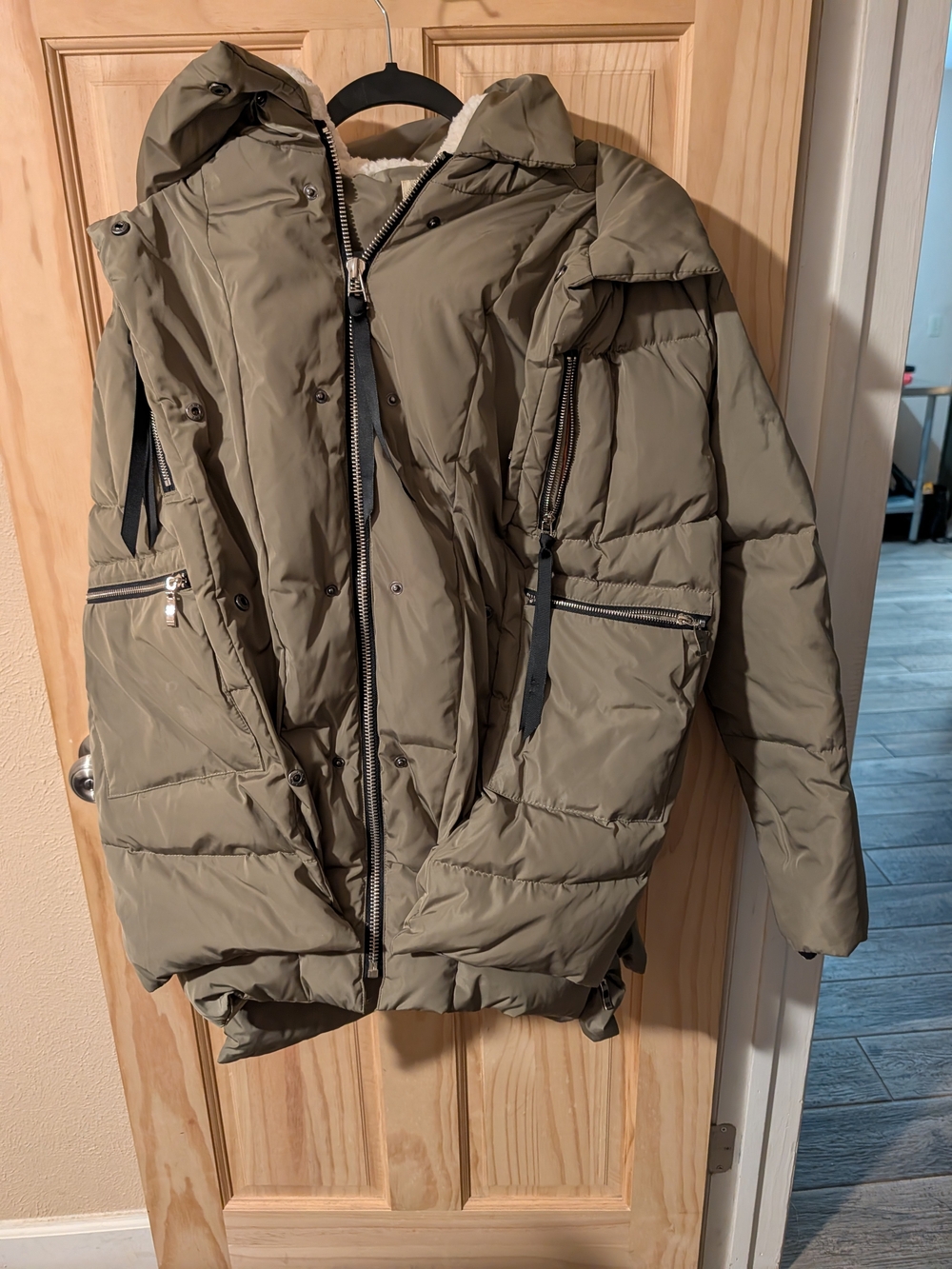 Women's Hooded Quilted Puffer Jacket in Olive